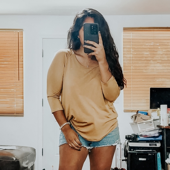 STAY GOLDEN MUSTARD TOP - Picture 1 of 16